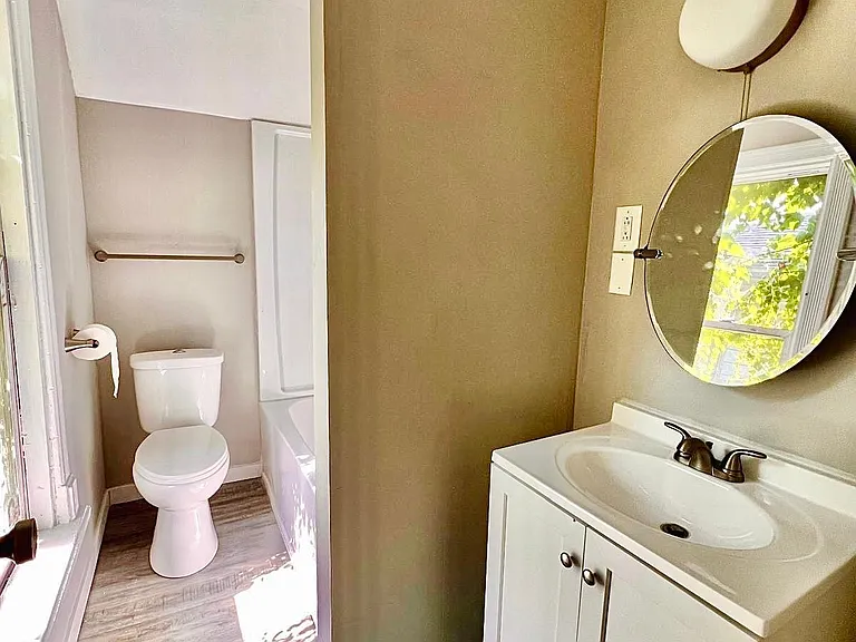 413 E 3rd St #3 — Photo 5