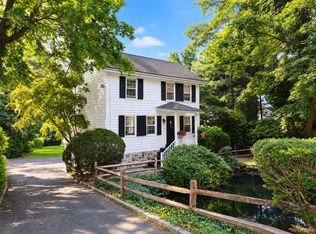 80 E Broadway, Roslyn, NY 11576