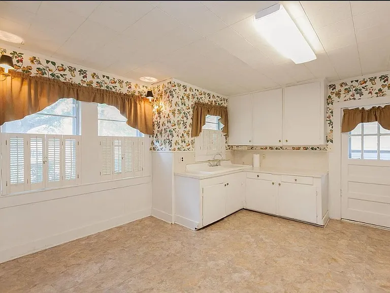 422 Glenmore Ave — Photo 9
