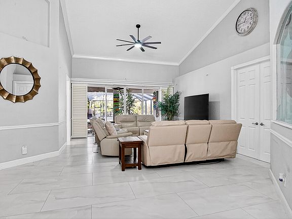 5th image of 3401 SW Holly Lane