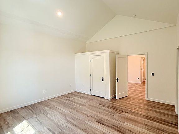 4th image of 1520 Garden St #B
