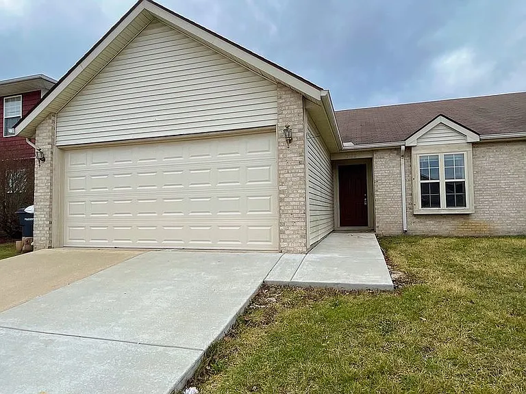 3520 Thornhill Cir E — Photo 1