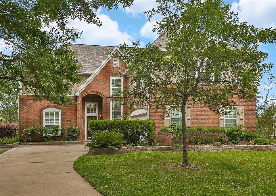1st image of 103 S Hall Dr