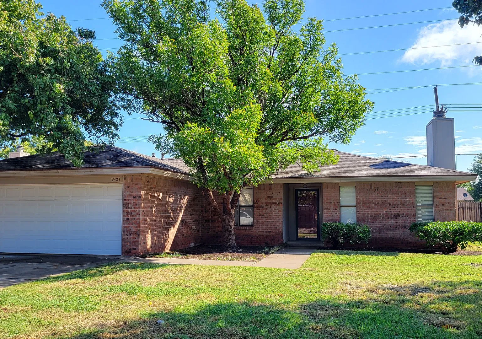 Cozy 3/2/2 Brick Home! Available September!! — Photo 1