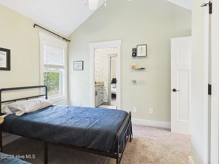 460 Clark St — Photo 33