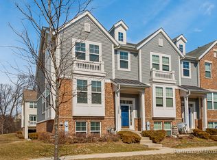 1122 Tuscany Dr, Streamwood, IL 60107