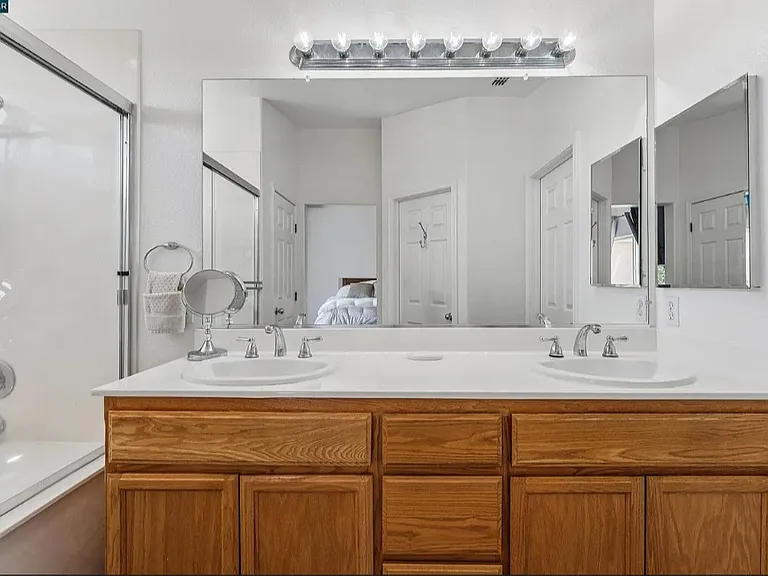 4000 Hiller Ln — Photo 8