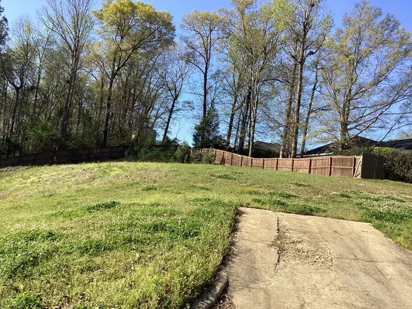 138 Lakebend Dr, Elmore, AL 36025