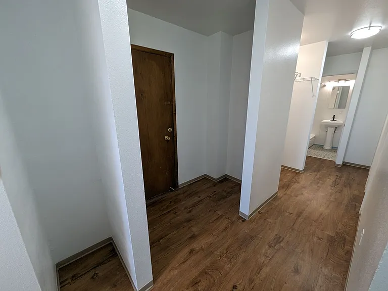 Tiki Apartments — Photo 25