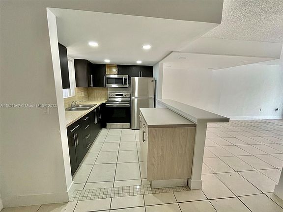 3rd image of 9373 Fontainebleau Blvd APT K215