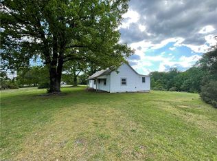 5074 Baux Mountain Rd, Winston Salem, NC 27105