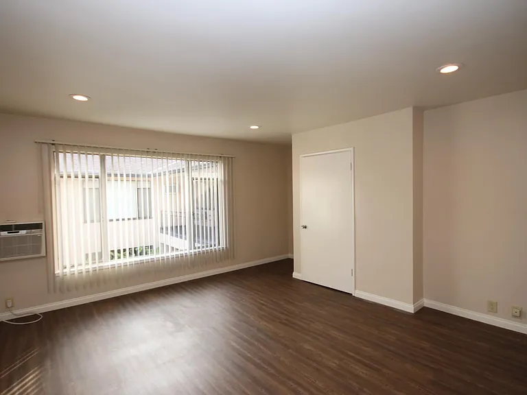343 S Madison Ave #8 — Photo 5