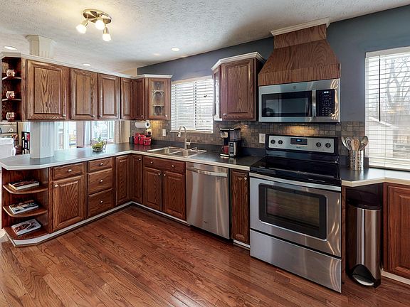 5th image of 371 Forestwood Dr