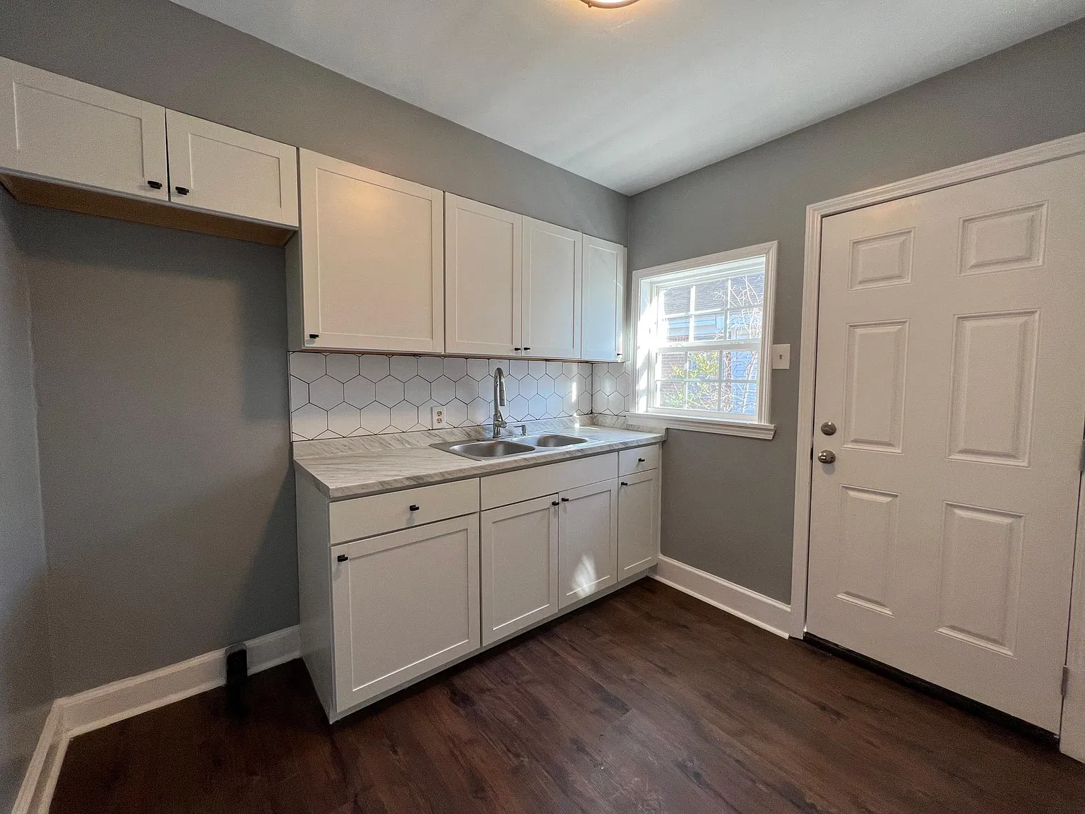 2 bed, 719 sqft, $975 — Photo 3