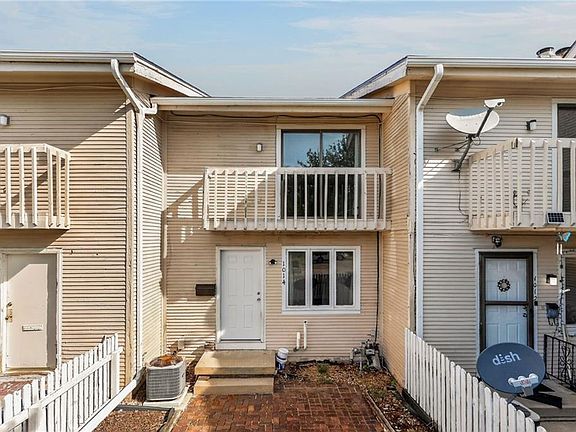 2nd image of 1014 W Maple Ave