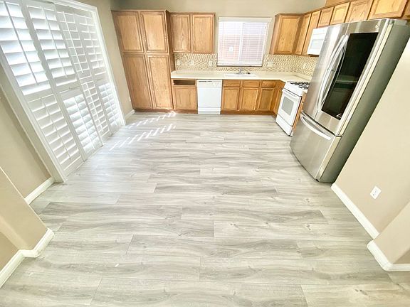 4th image of 8905 Skyline Peak Ct