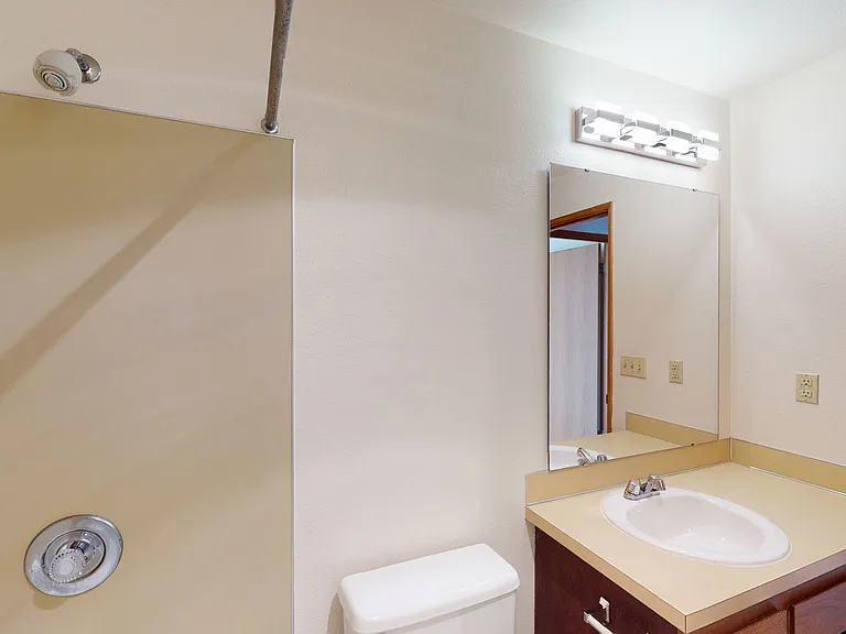 Willow Bay Apartments — Photo 38