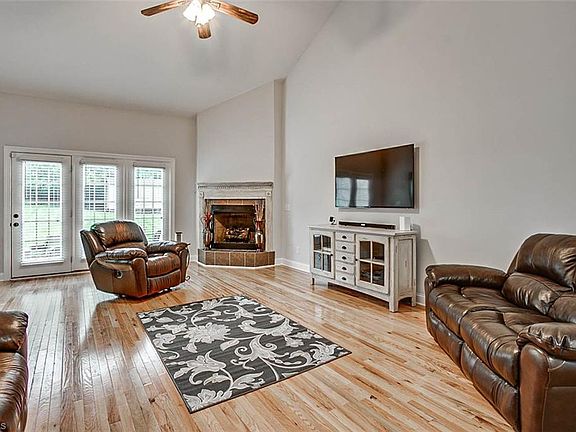 5th image of 7805 Winterbourne Dr