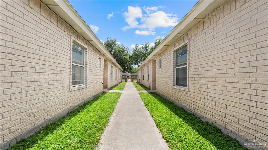 2 bed, 2.0 bath, 4612 sqft, $950 — Photo 3