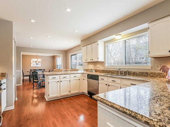 5th image of 1233 Sandpiper Ct