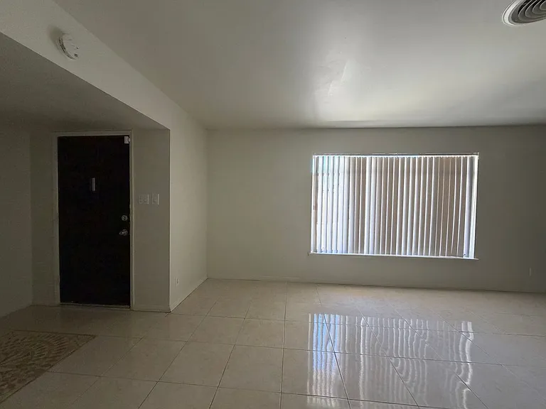 29205 Exeter St — Photo 9