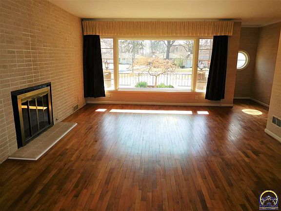 3rd image of 2535 SW Granthurst Ave