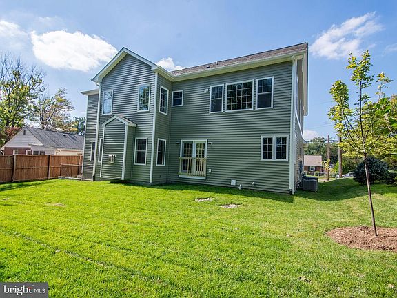 2nd image of 7422 Sportsman Dr