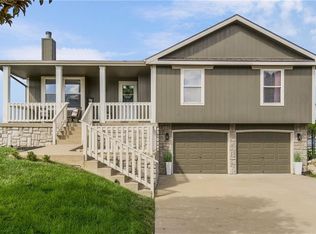 864 SW Meadowood Dr, Grain Valley, MO 64029