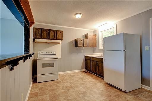 5th image of 202 King St