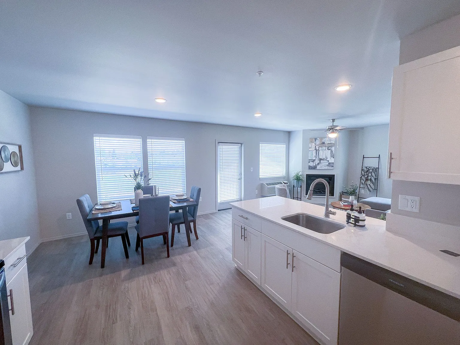 Newer Redmond Community-Accessible Unit-Deposit Special — Photo 3