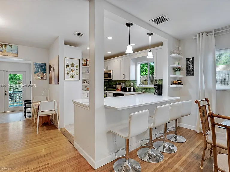 113 SW 2nd St — Photo 12