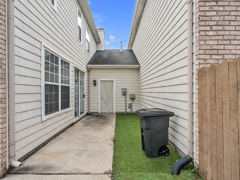 1116 Westbriar Dr — Photo 37