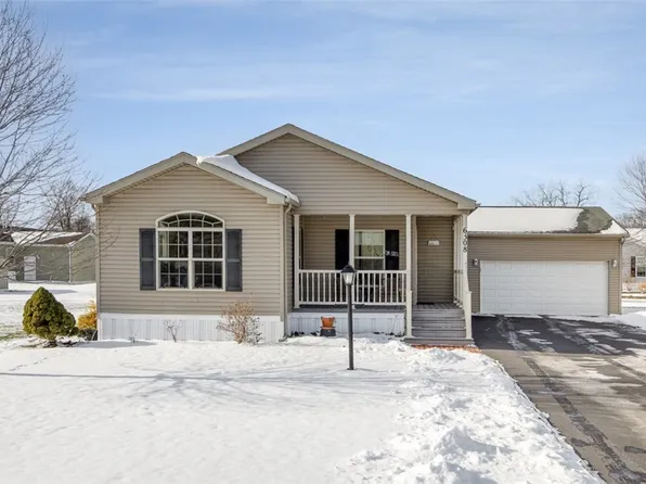 6308 Kims Dr, Victor, NY 14564