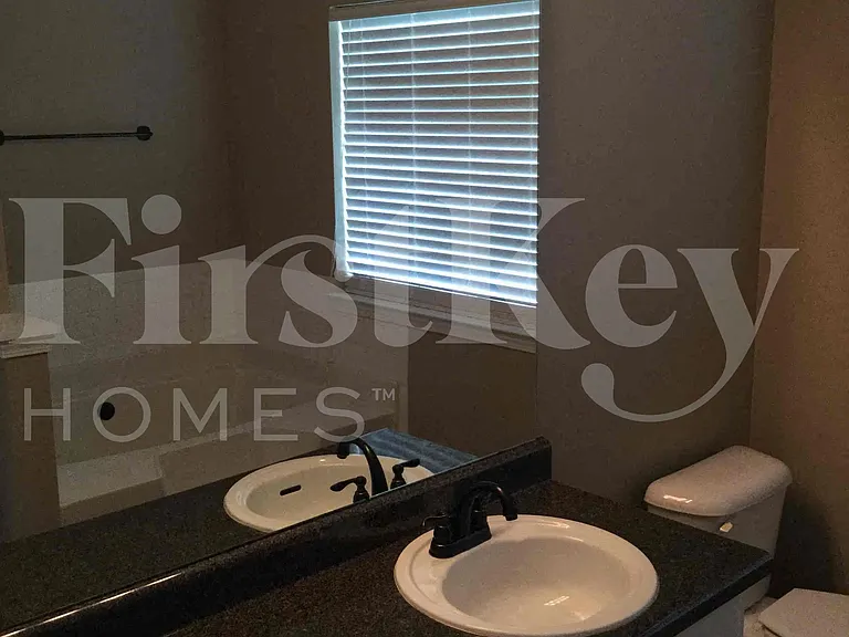 1115 Ivey Ln — Photo 8