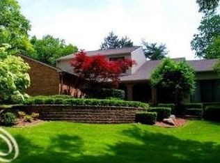 3781 Crestlake Dr, Bloomfield Hills, MI 48304
