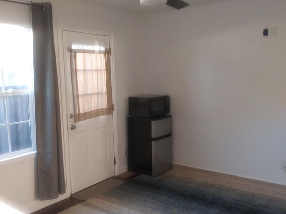 2nd image of 816 Cedar St #1