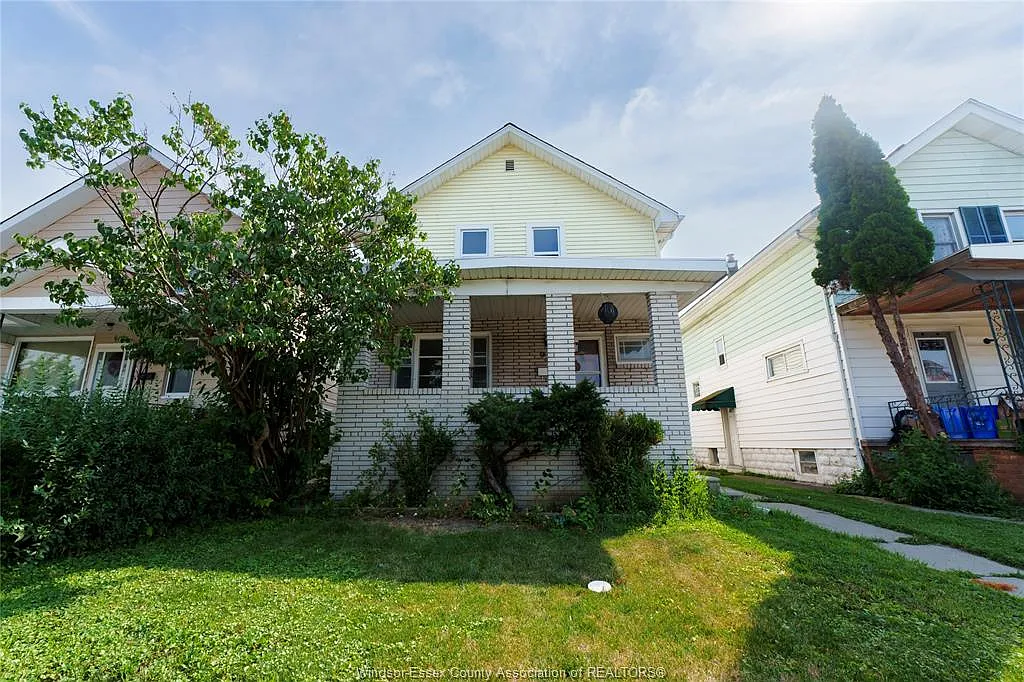 5 bed, $2,600 — Photo 1