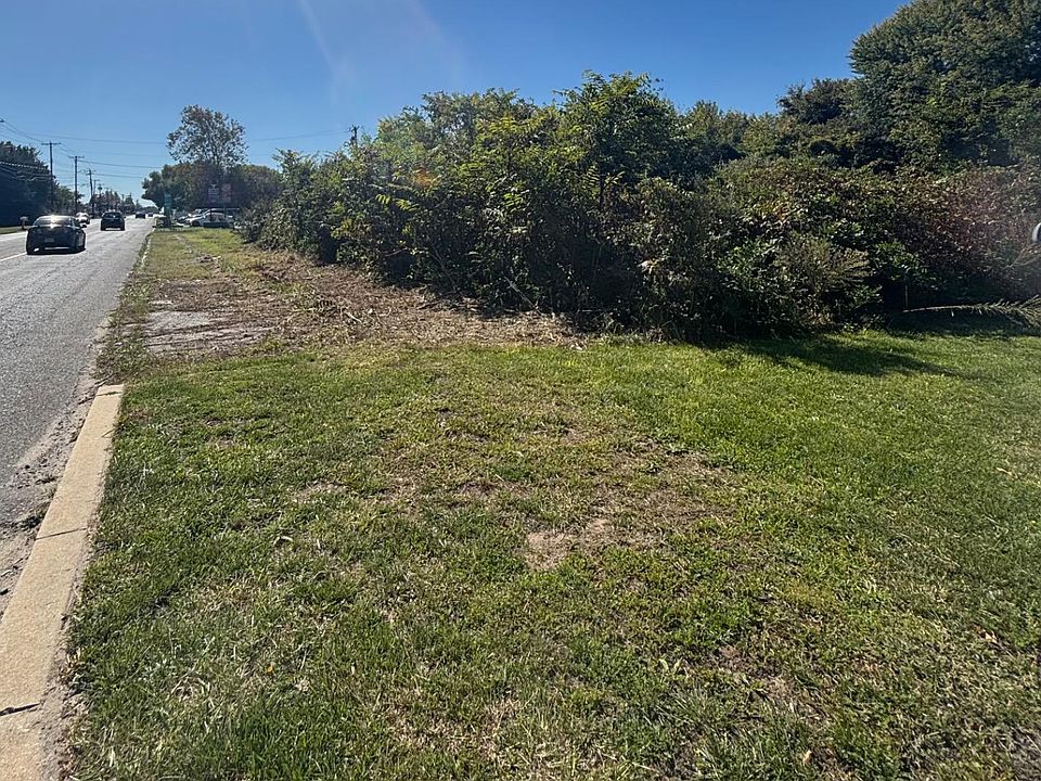 2nd image of 1410 N Main Rd