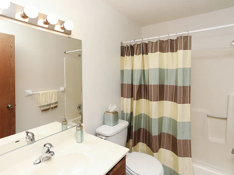 Promenade Oaks Apartments — Photo 15