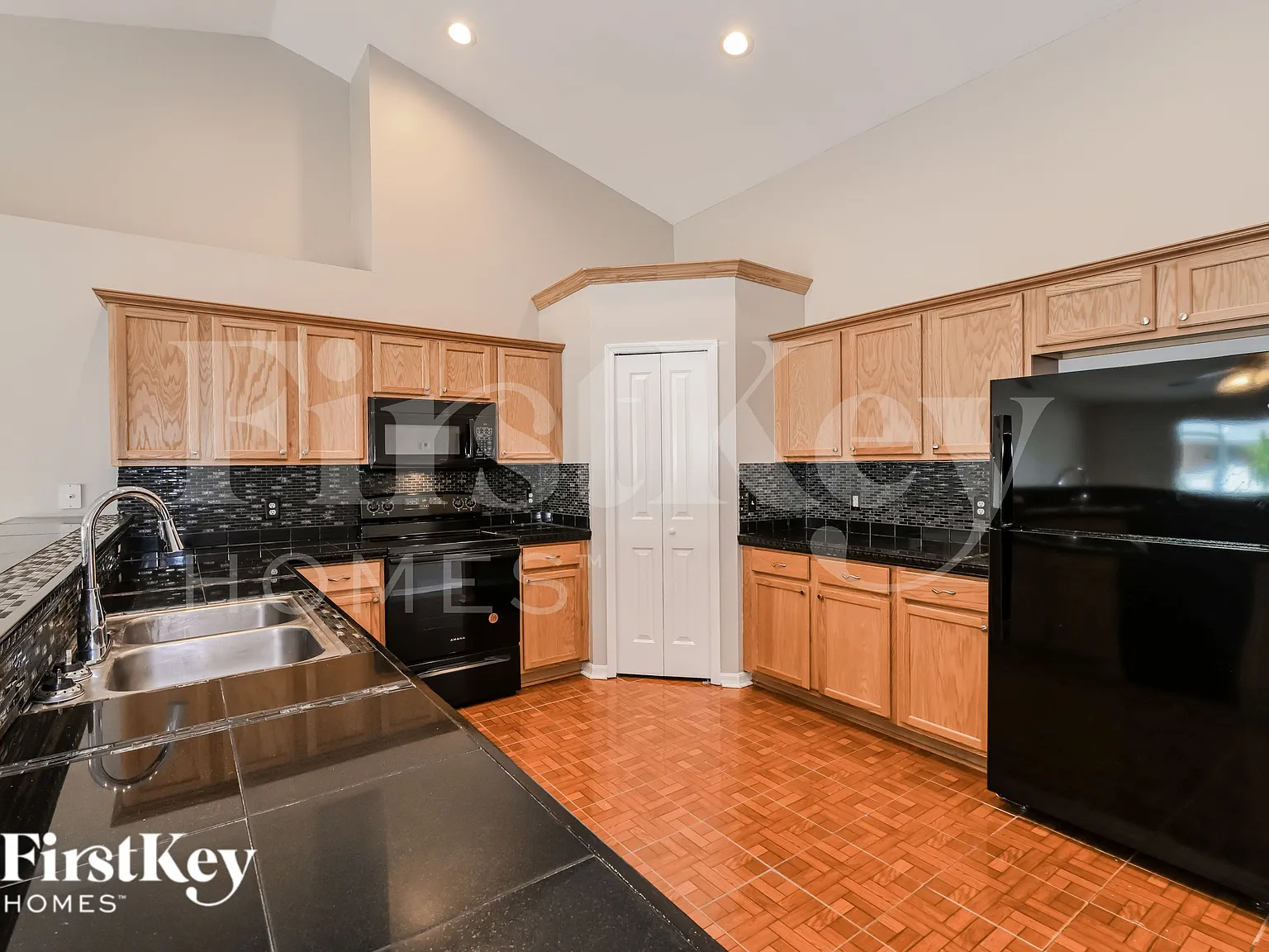 4 bed, 2.0 bath, 1785 sqft, $2,245 — Photo 3
