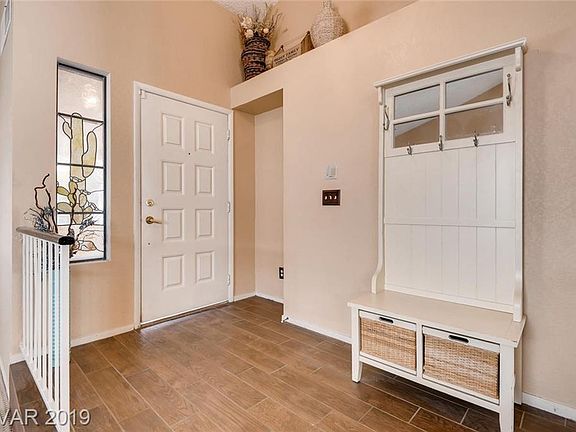 5th image of 1402 Harmony Hill Dr