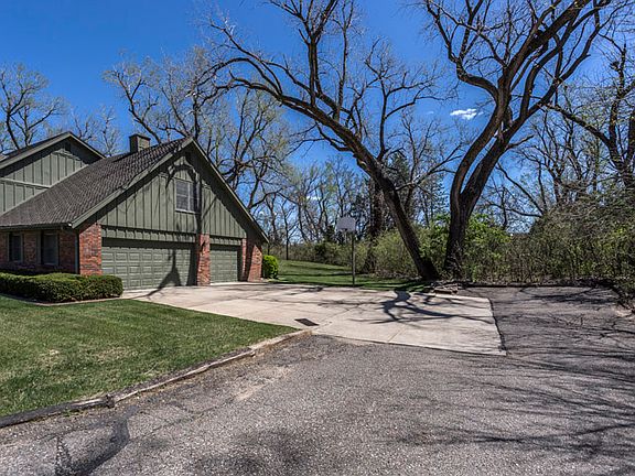 3rd image of 15 Prairie Dunes Dr