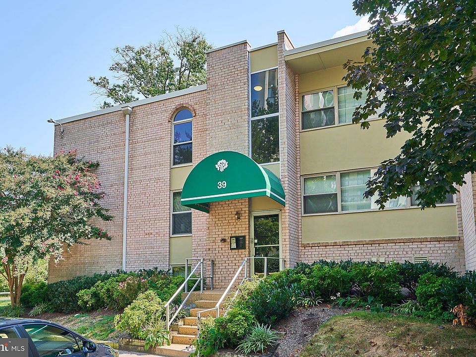 1st image of 39 Canterbury Sq APT 301
