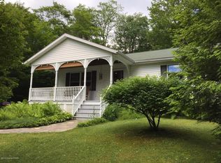 3167 Sussex Dr, Tobyhanna, PA 18466