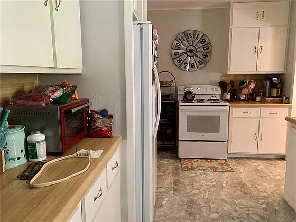 4th image of 605 E Mesquite St