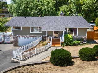 689 Sherwood Dr, Sutherlin, OR 97479