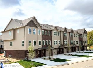 1678 Pinecroft Ln, Howell, MI 48855