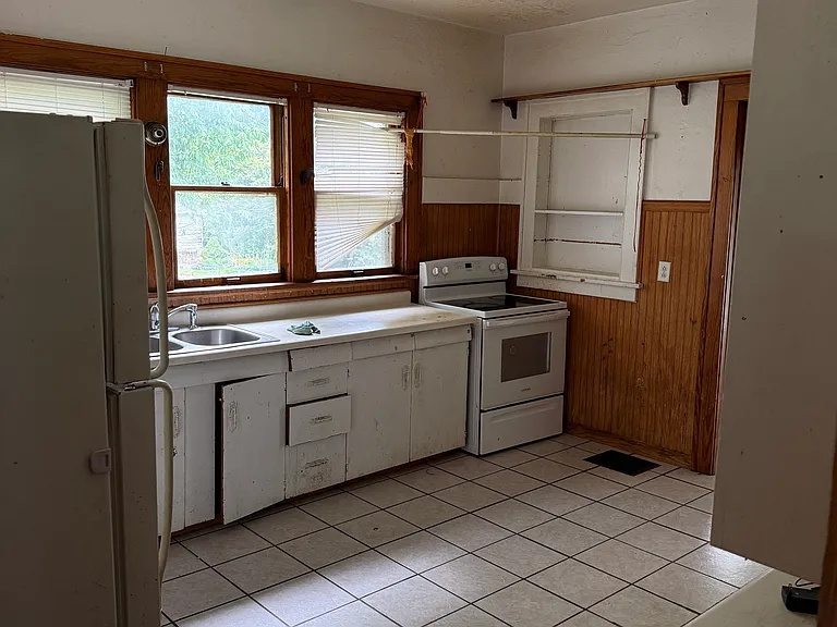 330 Lybrand St #1 — Photo 5