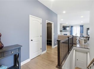 16989 S Heatherwood St, Olathe, KS 66062