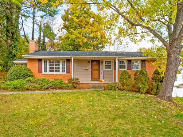 804 Cherry Hill Dr, Staunton, VA 24401